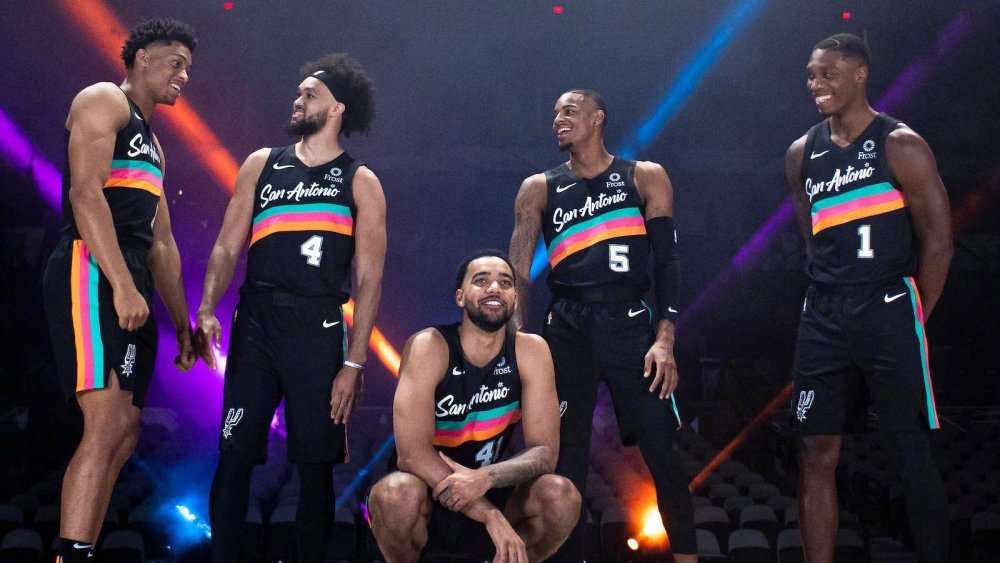 姆巴佩打入年度第59球！追平C罗保持的皇马自然年进球记录（姆巴佩收获年内第59球，追平C罗保持的皇马自然年进球纪录）