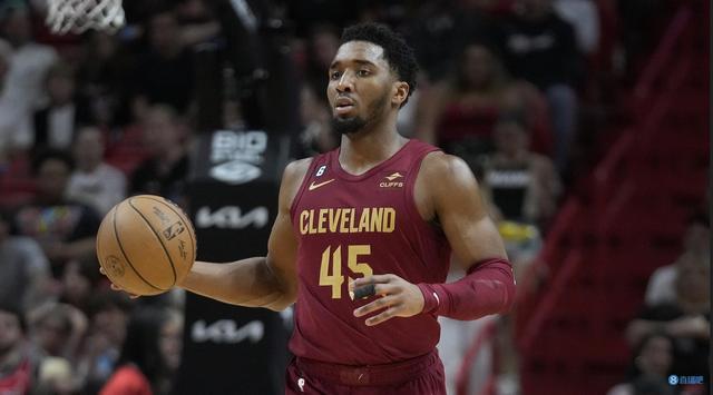 猛龙攻守兼具再显冠军影子（猛龙攻防兼优再露冠军本色）