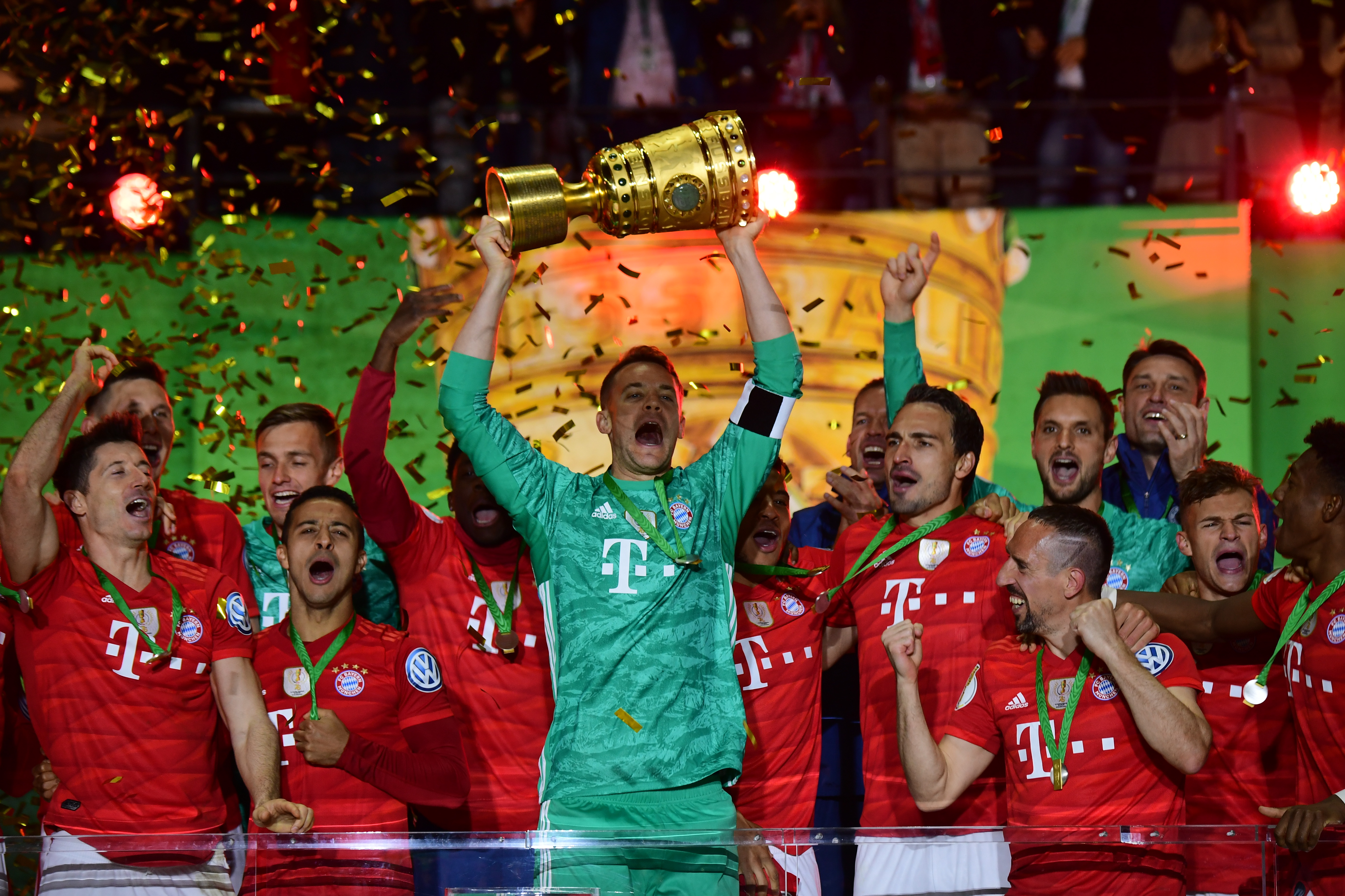 足球报：2026少壮派全力出击，中超至少7名本土主帅（足球报：2026年少壮派强势登场，中超本土主帅至少7位）