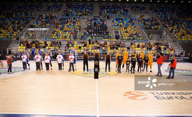 阿勒代斯：萨拉赫签了肥约状态就下滑，利物浦应让他闭嘴走人（阿勒代斯：萨拉赫续巨约后表现走低，利物浦应让他噤声离队）