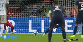 梅婷一家四口前往伯纳乌观战皇马vs尤文，女儿表示看完有点困（梅婷携全家四口现身伯纳乌看皇马对尤文，女儿直言赛后有些犯困）