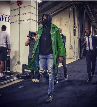 成都蓉城主帅徐正源获三年大合同，球队获亚冠资格，有望争夺双冠，球迷期待新赛季表现。（徐正源与成都蓉城签下三年长约，球队获亚冠资格剑指双冠，球迷期待新赛季）