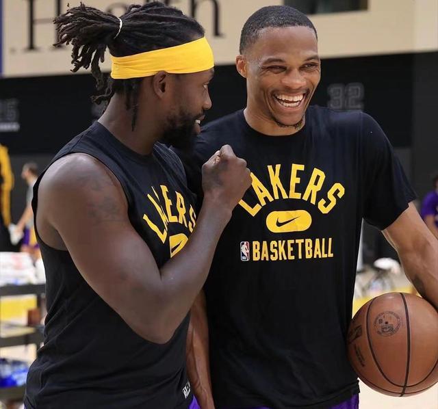 中足联颁奖礼获奖名单：拉莫斯最佳主帅，卡扎荣膺中超MVP（中足联年度颁奖出炉：拉莫斯当选最佳教练，卡扎加冕中超MVP）