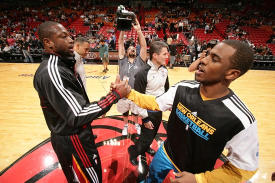 文班亚马谈垃圾话艺术：顺势而为，可干扰对手亦能提振士气（文班亚马论垃圾话之道：见机行事，既能扰乱对手又能提振士气）