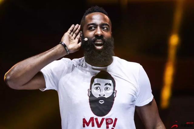 阿斯：健康的夸西比受伤的夸西更灾难，总出现惊世骇俗的失误（阿斯：健康版夸西比带伤时更糟，屡屡上演离谱失误）