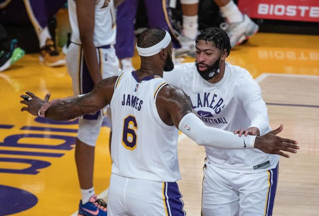 记者：阿德耶米决定明夏离开德甲，曼联、切尔西均有意（名记者：阿德耶米拟于明夏告别德甲，曼联与切尔西均有意引进）