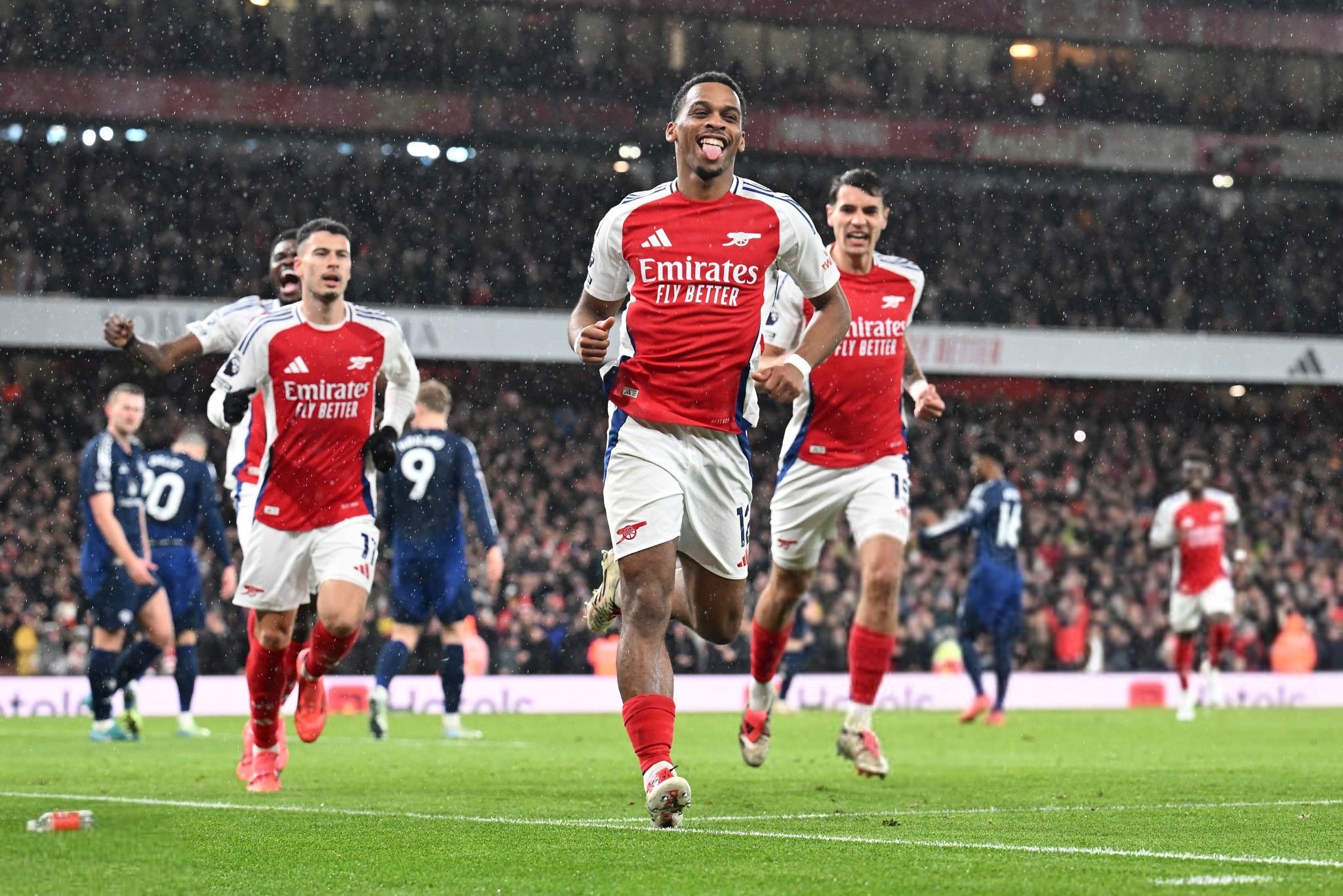 跟队记者：米兰内部否认了蒂亚戈-席尔瓦可能回归的传闻（随队记者：米兰方面否认蒂亚戈-席尔瓦回归传闻）