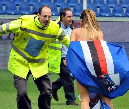 每体：西甲联盟将于本周五检查诺坎普的球场设施（每体：西甲联盟本周五将对诺坎普球场设施进行检查）