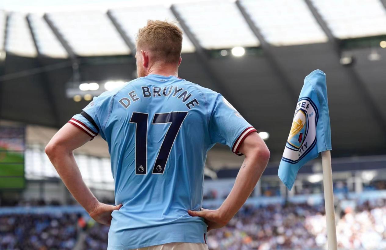 TA：球员版长袖球衣全面回归，实现从性能到美学的个性表达（TA：球员版长袖战袍回归，从性能到美学全面释放个性）