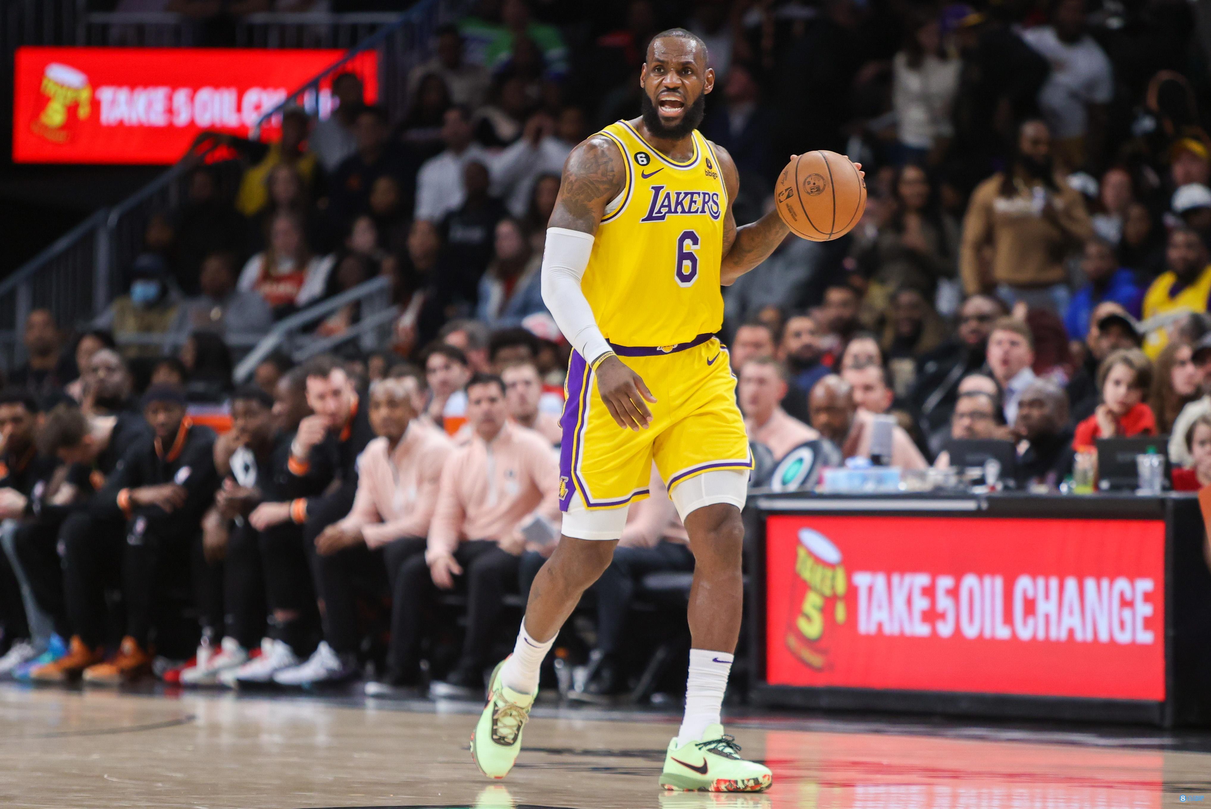 英媒：曼联在谈判明年2月去沙特踢比赛，米兰是潜在的对手（英媒：曼联正商谈明年2月赴沙特比赛，AC米兰或成对手）